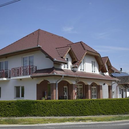 Fonix Apartmanhaz Nagypáli Dış mekan fotoğraf